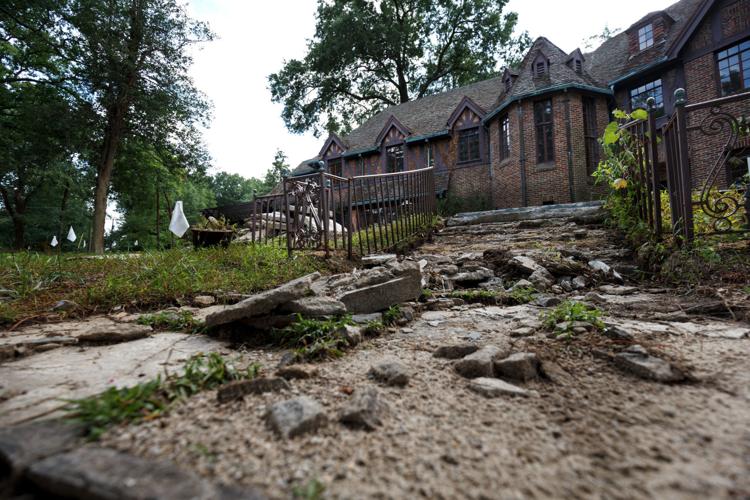 005_hoarder_house_BC8U4087.jpg