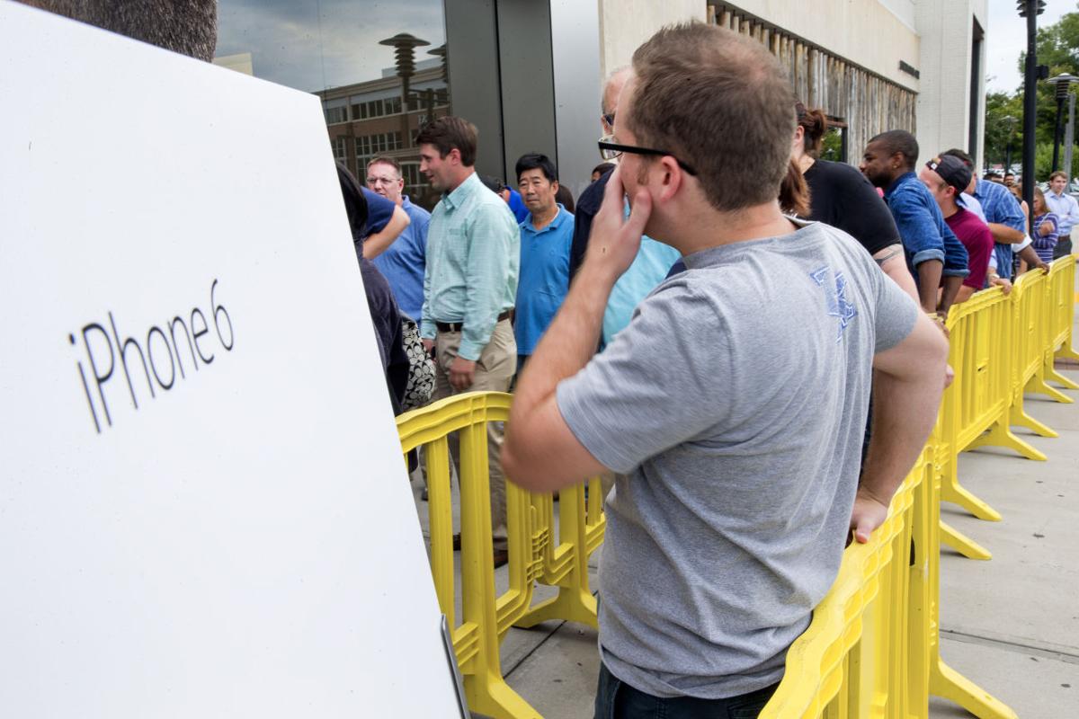 Video Apple Fans Flock To Stores To Get Hands On Iphone 6 Business Greensboro Com
