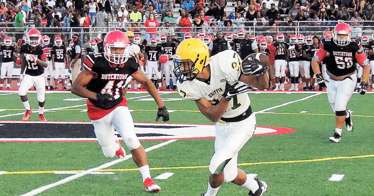 GRIFFIN FOOTBALL Bears struggle against Bulldogs Sports