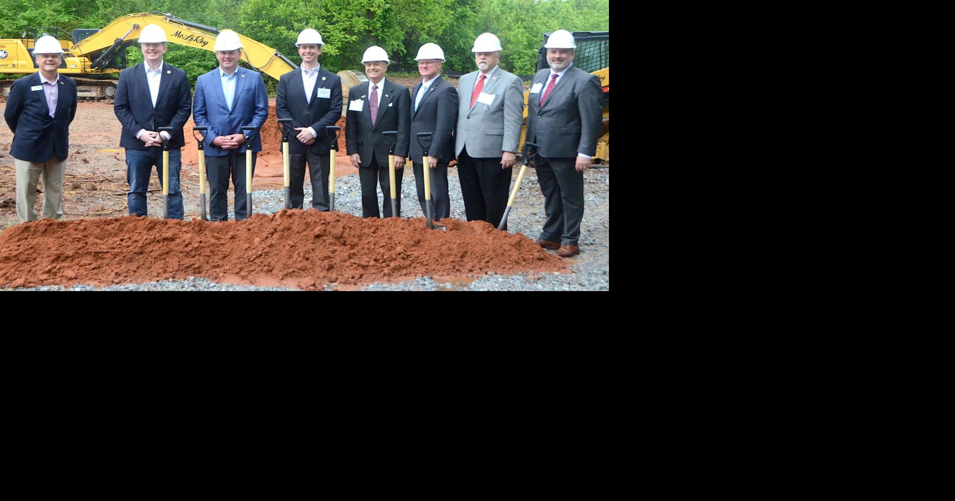 Rainy weather doesn't stop groundbreaking for new Griffin-Spalding County Regional Airport