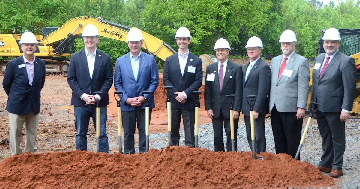 Rainy weather doesn't stop groundbreaking for new Griffin-Spalding County Regional Airport