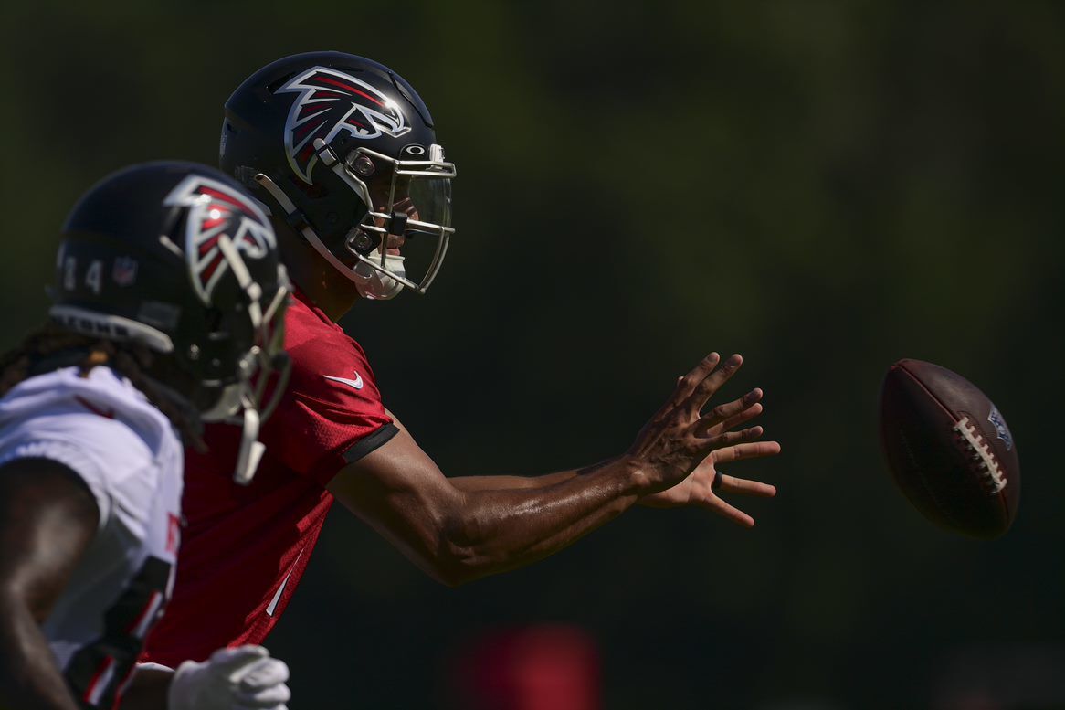 Falcons release QB Marcus Mariota after one season