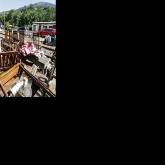 Sri Lanka issues landslide warnings as cyclone toll hits 627