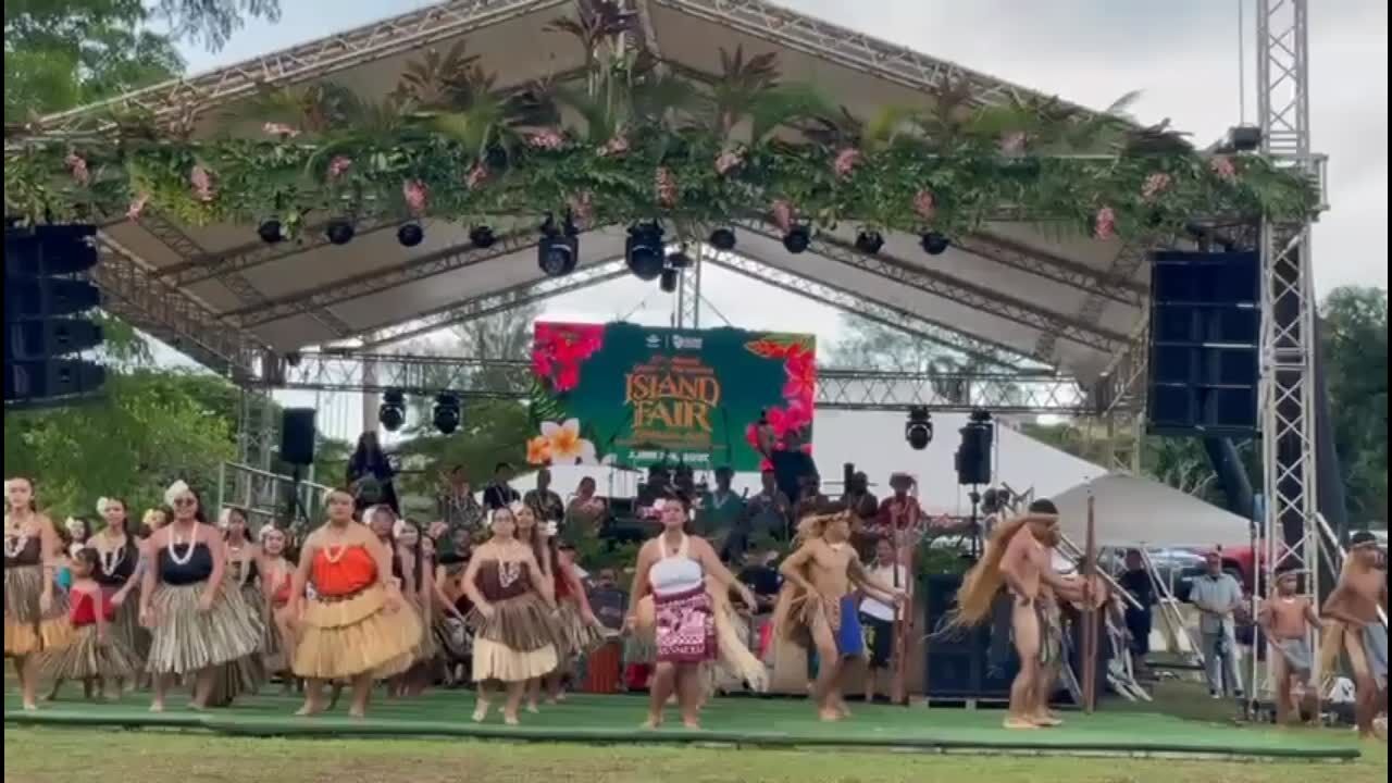 Blowjob me while watching tv.