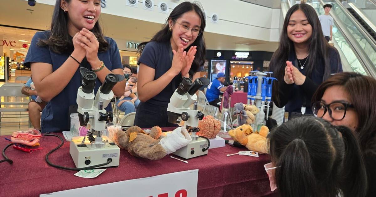 Teddy bear clinic, which teaches kids about medicine, draws crowd