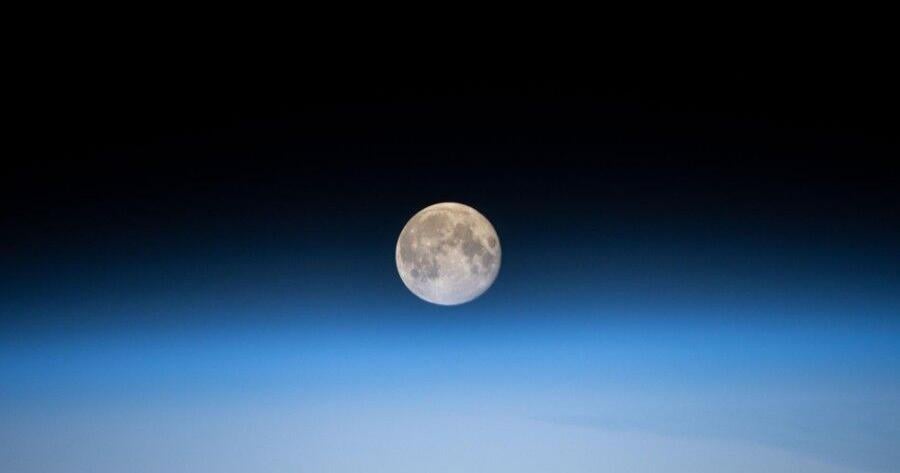 Starry Starry Night: Fish Moon, 'latte stone' in our skies
