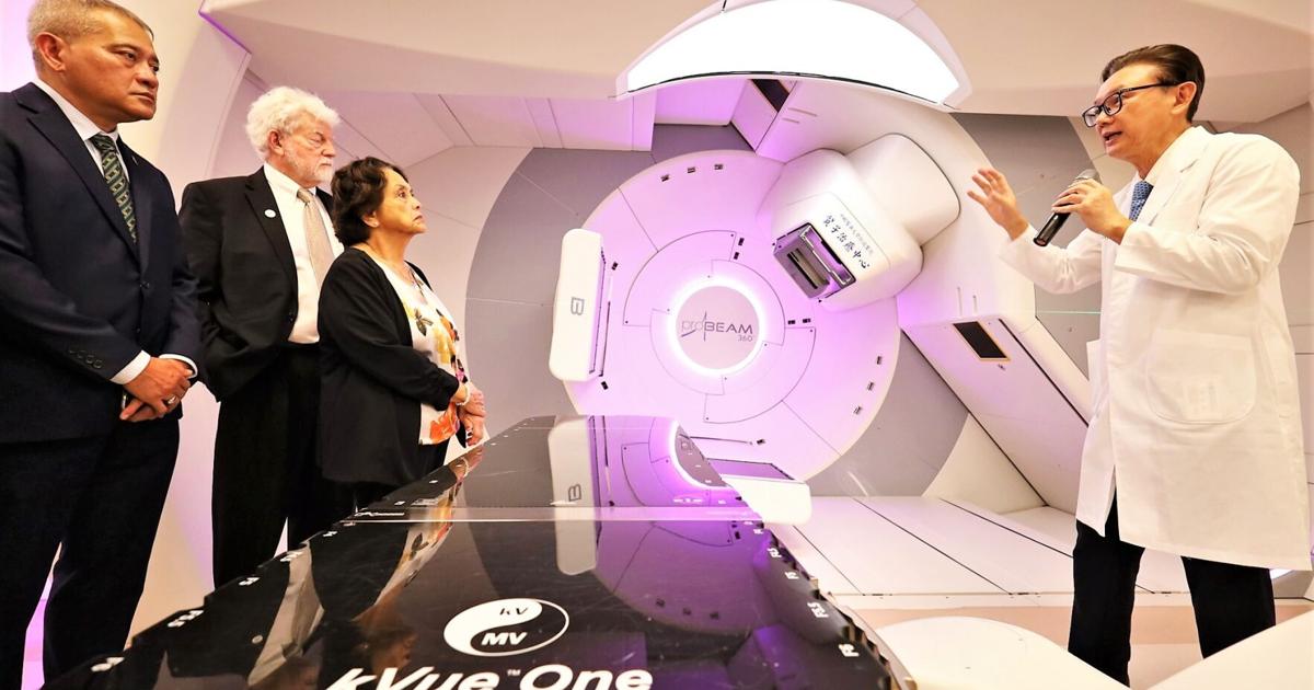 Governor tours China Medical University Hospital in Taiwan