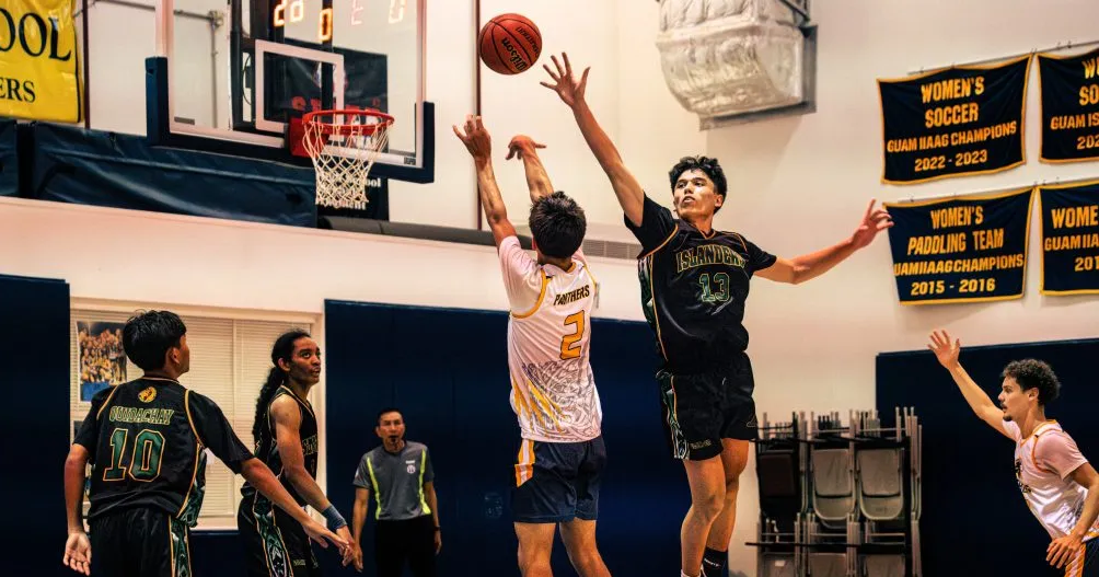 Ecjian scores game-high 29, leading Islanders to beat Panthers, 98-57