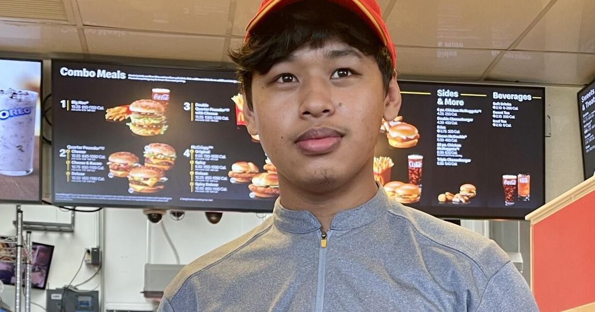 Teen McDonald's worker helps pay for customer's order 'I know what it