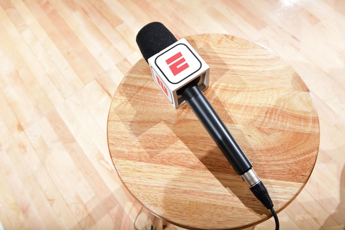 Espn Asks Commentators To Take A 15 Pay Cut Because Of