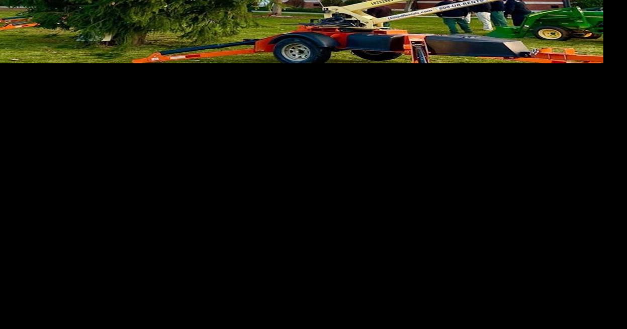 County's Christmas tree arrives in Lawrenceville; lighting