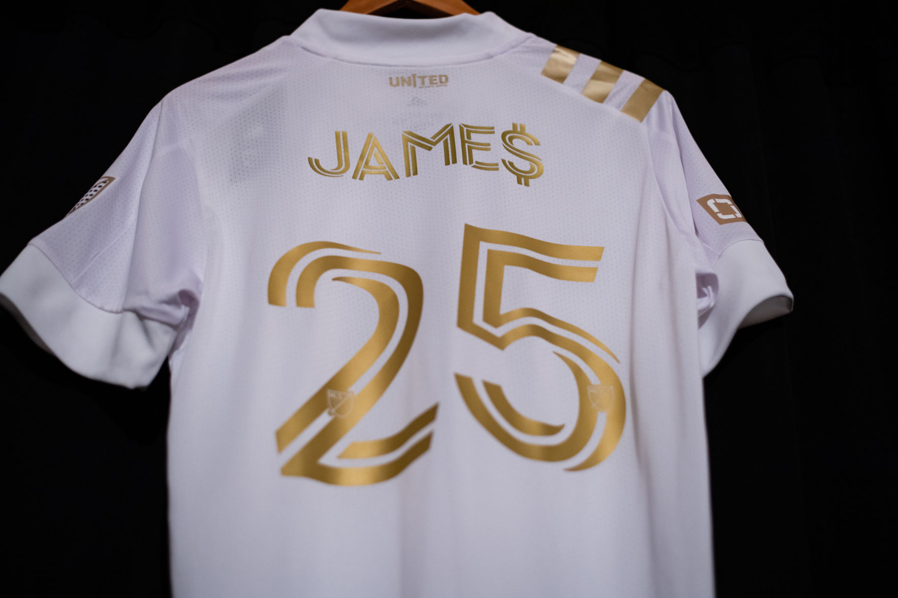 atlanta united white and gold jersey