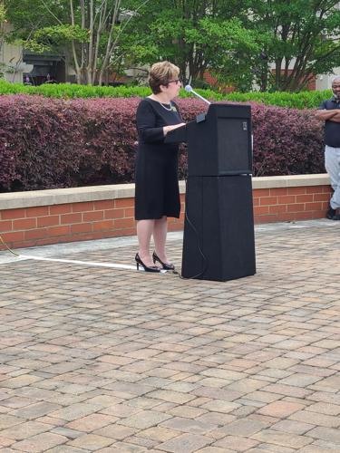Ceo Of Ejch Marilyn Margolis Speaking Jpg Gwinnettdailypost Com