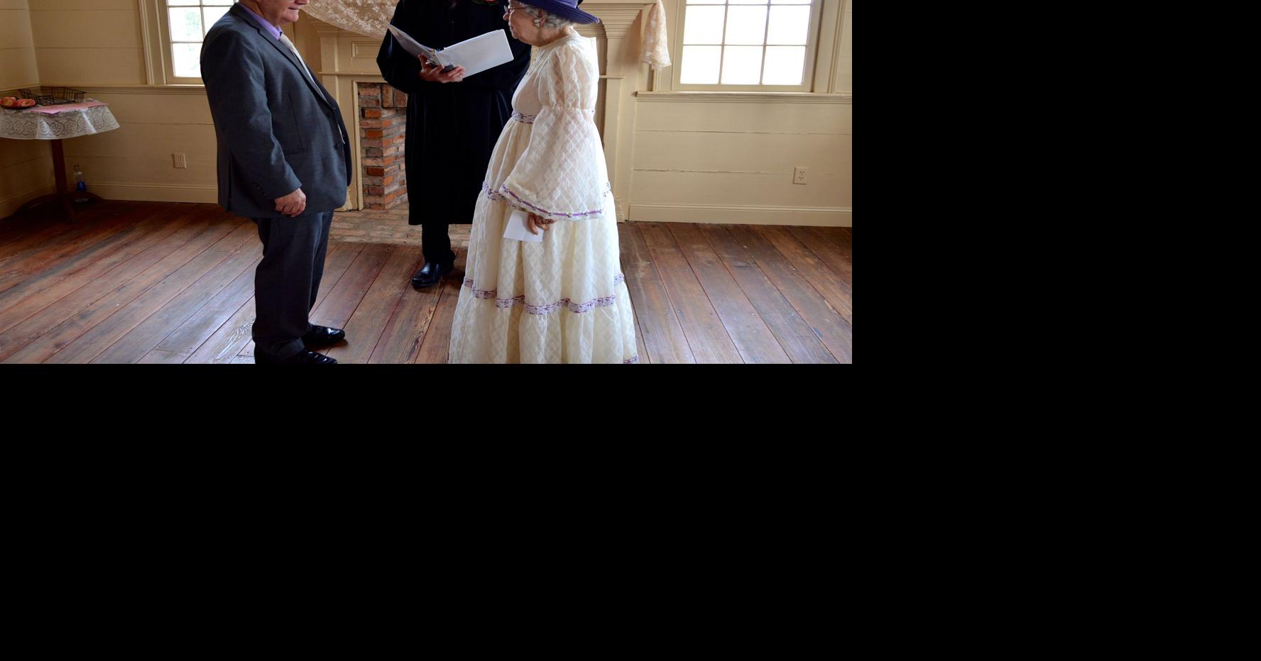 PHOTOS Valentine's Day vow renewals and weddings News