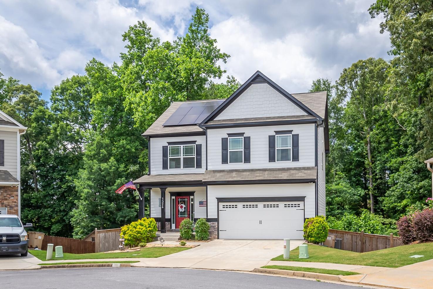 ON THE MARKET A short walk to all downtown Hoschton has to offer