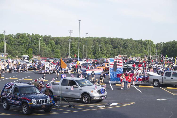 Thousands celebrate Memorial Day at annual parade in Dacula News
