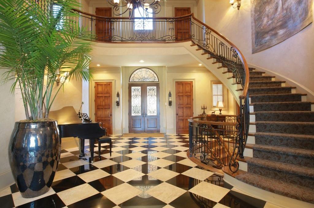 LIVE LIKE A STAR: Former Atlanta Braves pitcher John Smoltz's Georgia