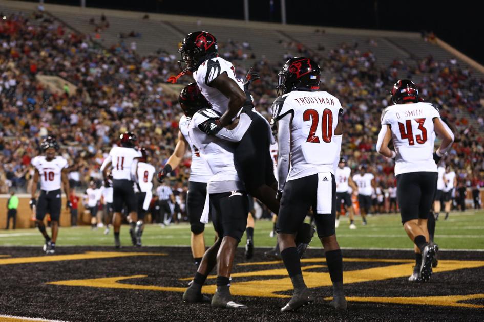 Louisville Downs No 19 Wake Forest In Wild 62 59 Shootout