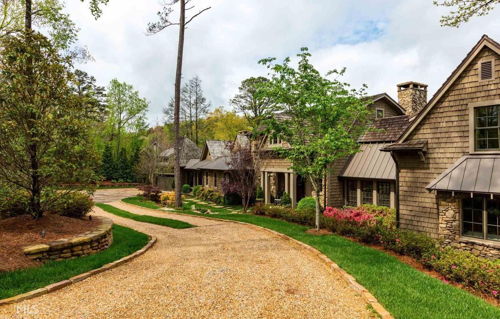 LIVE LIKE A STAR Country music singer Alan Jackson sells Georgia