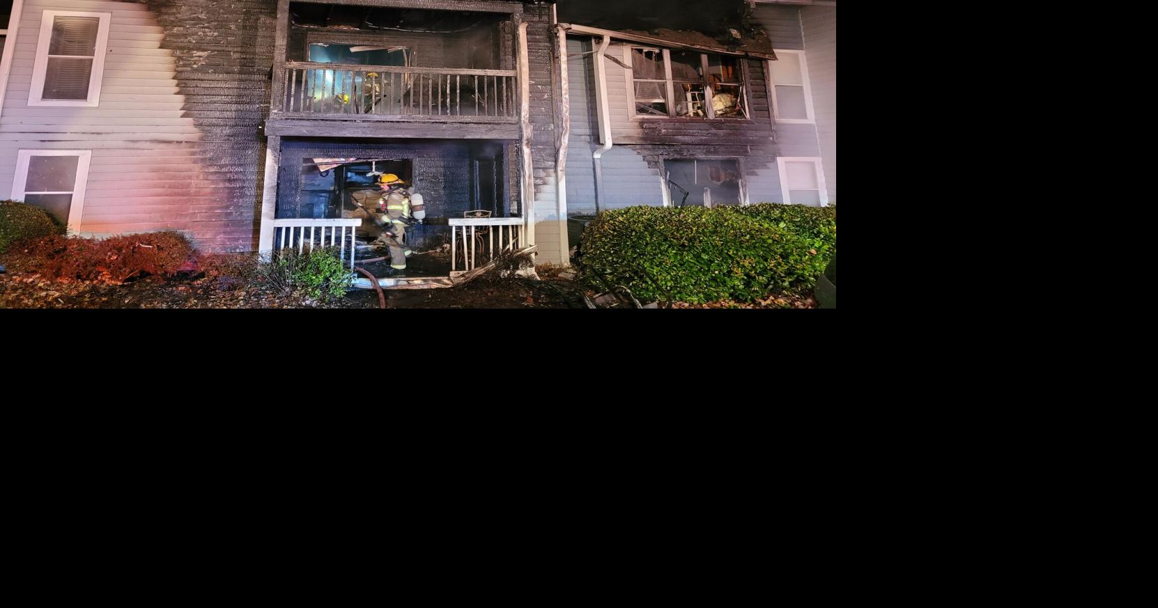 Gwinnett firefighters rescue family from balcony of burning apartment ...