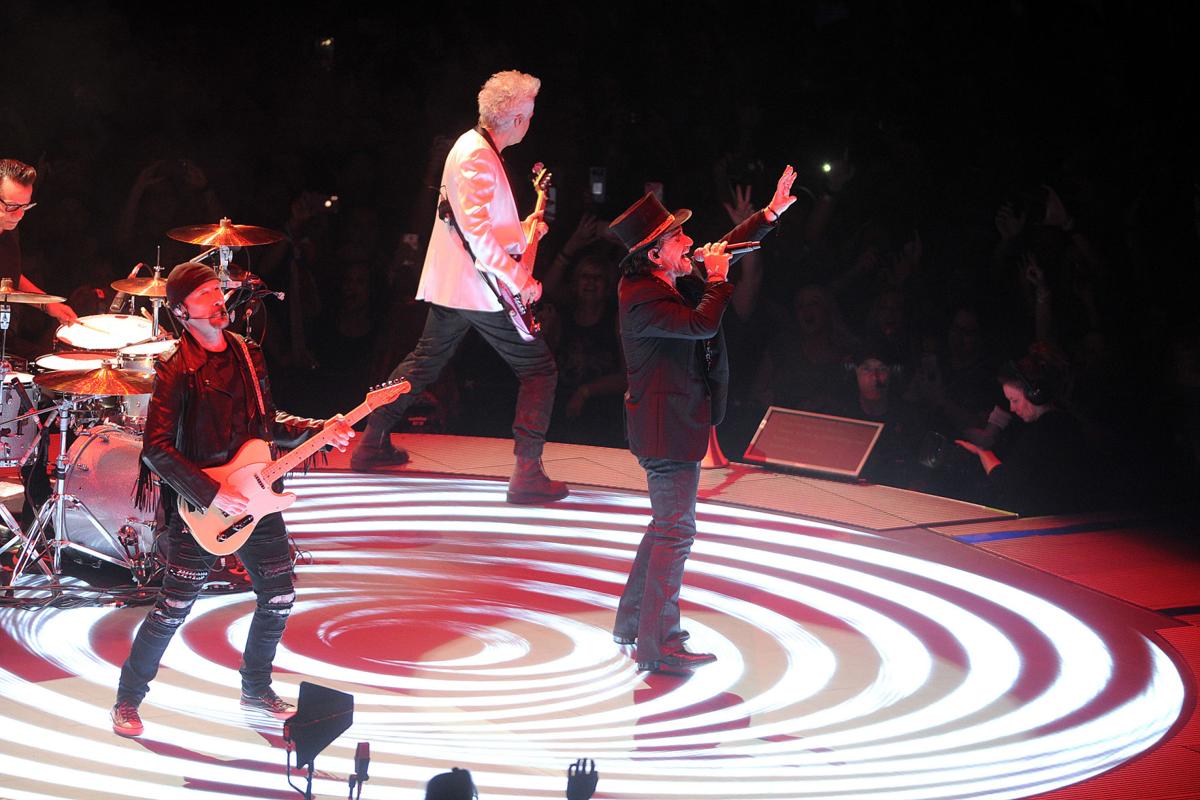 U2 shines during sold out Experience + Innocence tour at Infinite ...