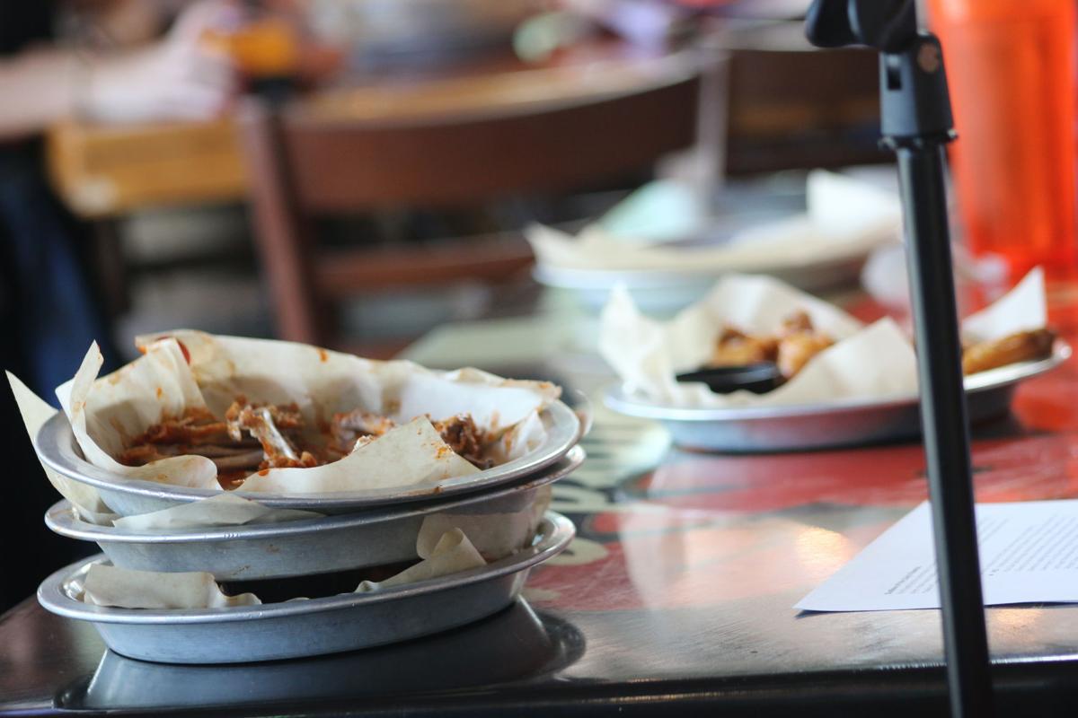 Eating Champ Joey Chestnut Devoured 413 Chicken Wings At Hooters Near Mall Of Georgia News Gwinnettdailypost Com