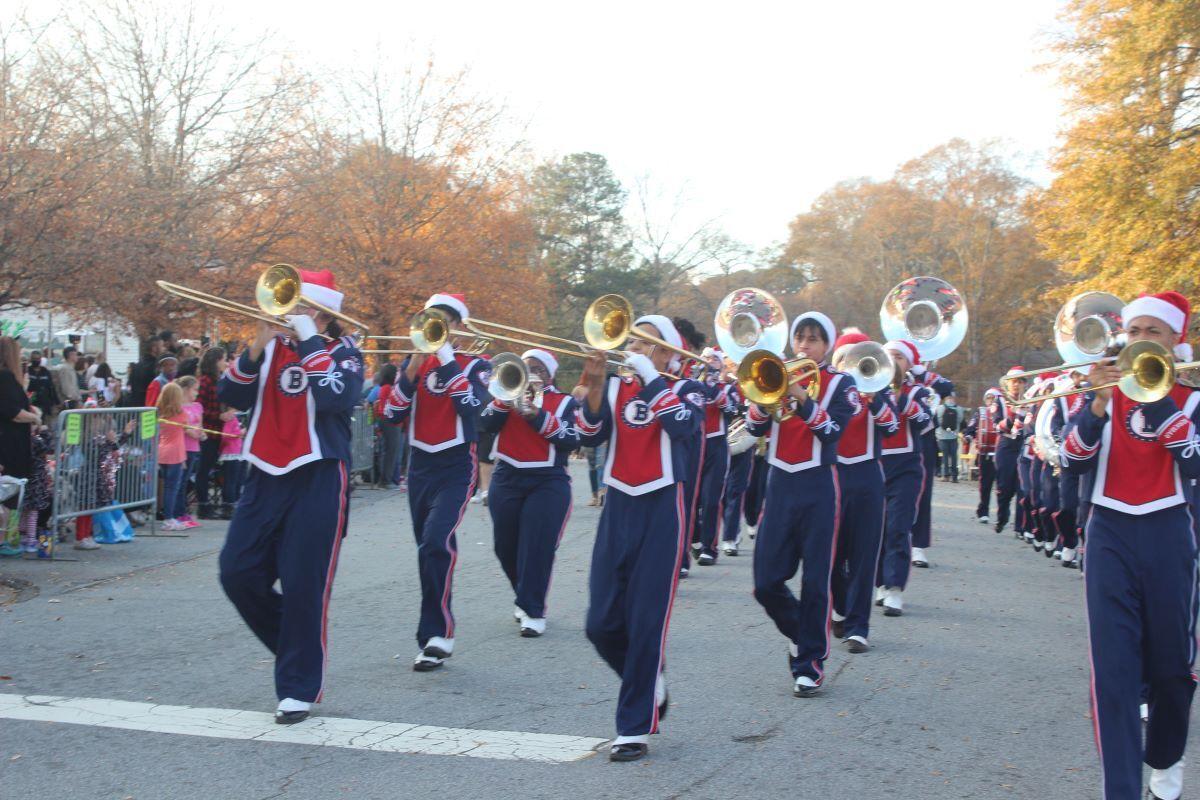 City Of Lilburn 2022 Christmas Parade Lilburn Stand Alone | | Gwinnettdailypost.com