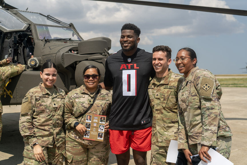 Atlanta Falcons re-sign Norcross grad Lorenzo Carter to two-year