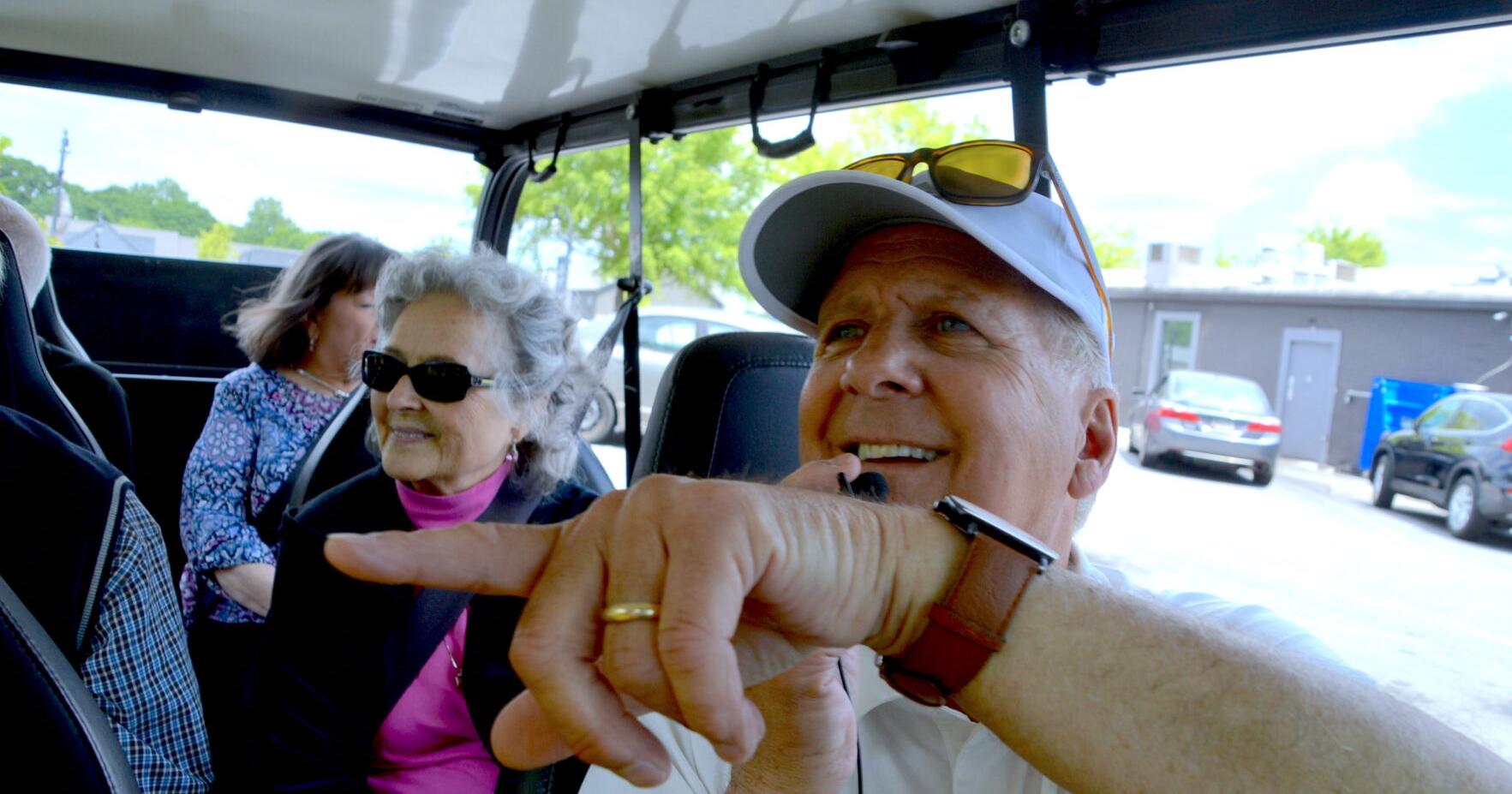 Lilburn's Mayor Takes Up Tour Guide Role In Second Stint As City's Leader - Vimarsana News