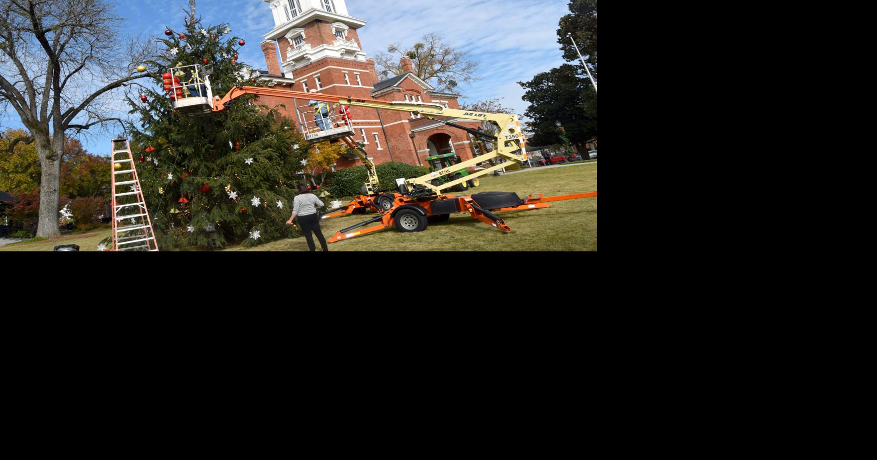 County volunteers working to get historic courthouse decorated for