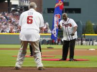 Hank Aaron death: Hall of Famer, Braves' home run king dies at 86 - Sports  Illustrated