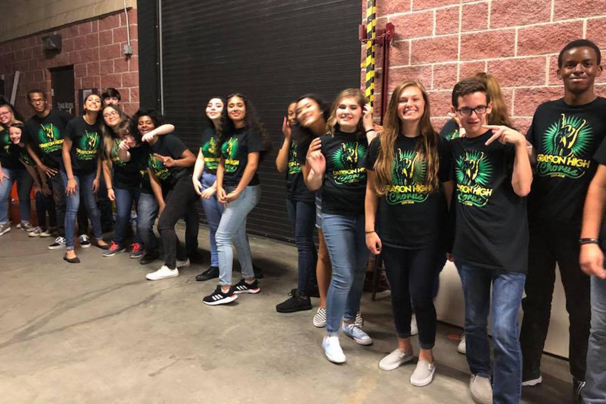 Grayson High School Chorus sings with Foreigner Slideshows