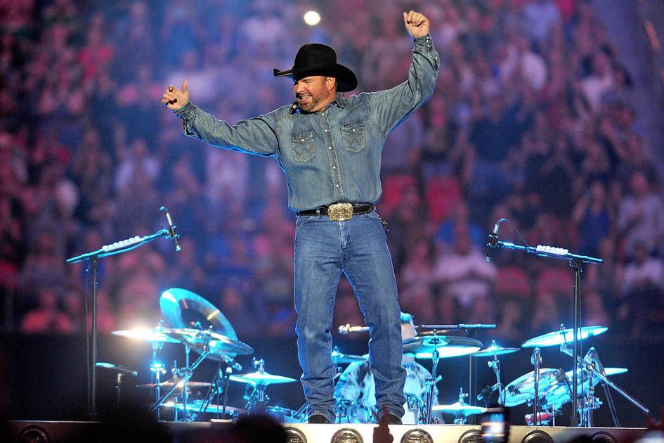 Garth Brooks At Mercedes Benz Stadium Slideshows Gwinnettdailypost Com