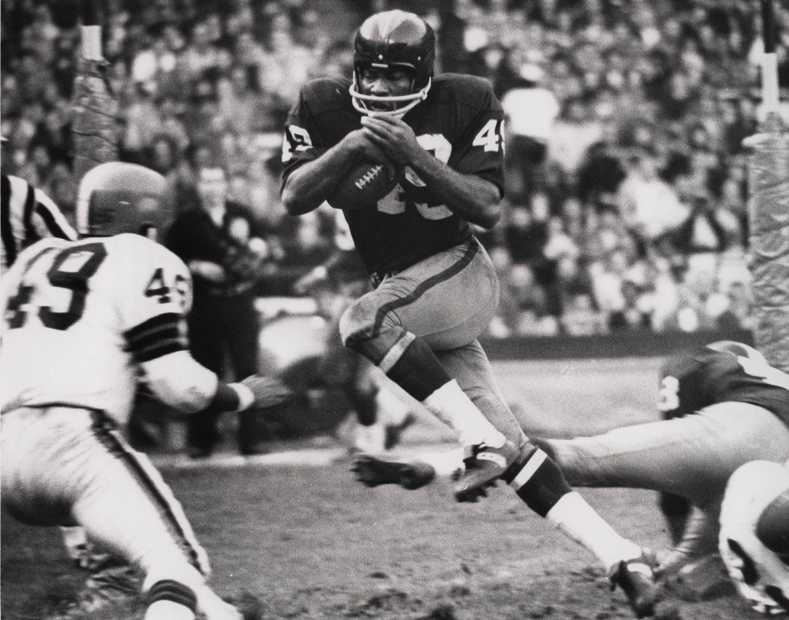 Hall Of Fame NFL Running Back And Receiver Bobby Mitchell Dead At 84 ...