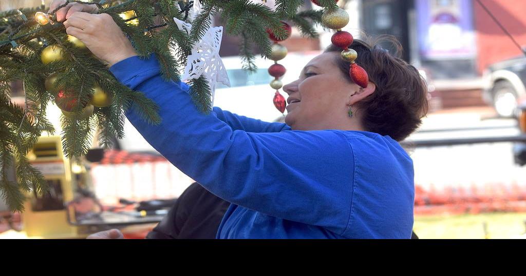Volunteer Gwinnett Christmas 2022 Staff, Volunteers Getting Historic Courthouse Ready For 19Th Century-Style  Christmas | News | Gwinnettdailypost.com