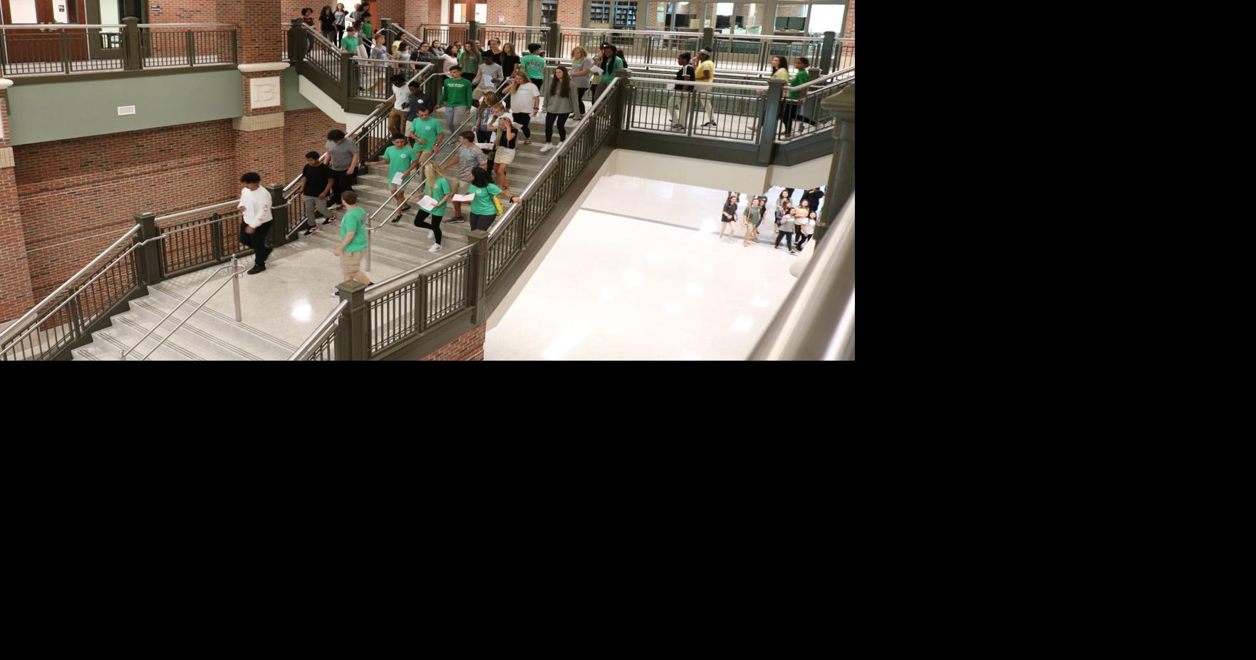 PHOTOS Buford High School students tour new high school Multimedia