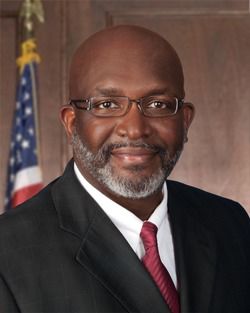 U.S. Senate challengers take aim at Isakson