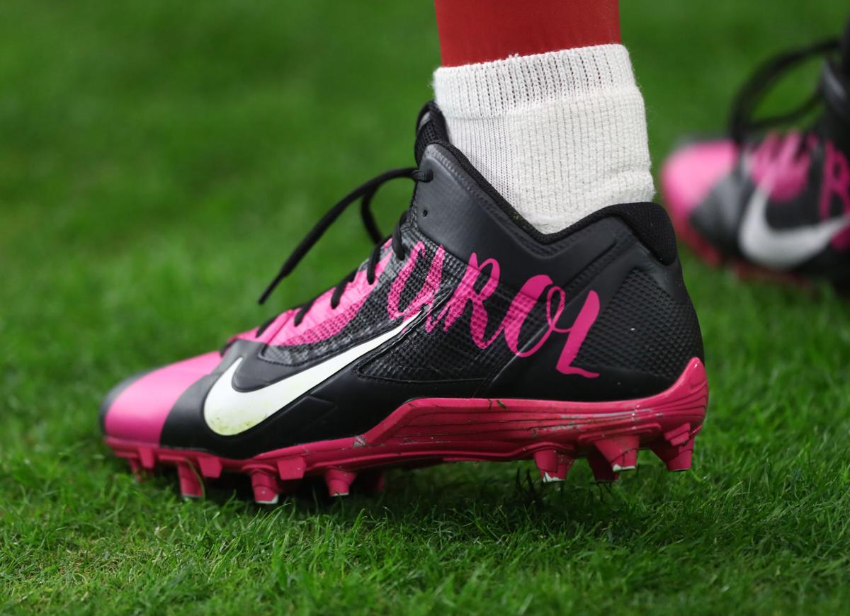 nfl wide receiver cleats