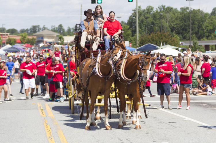 Thousands celebrate Memorial Day at annual parade in Dacula News