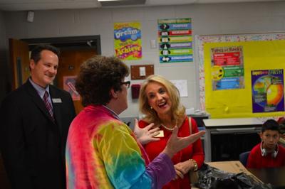 Gov Deal S Education Outreach Coordinator Visits Richards Middle Lawrenceville Gwinnettdailypost Com