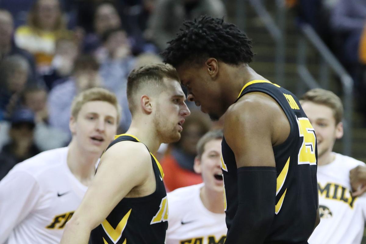 Hawkeyes Roar Back Bounce Bearcats In First Round Upset Sports