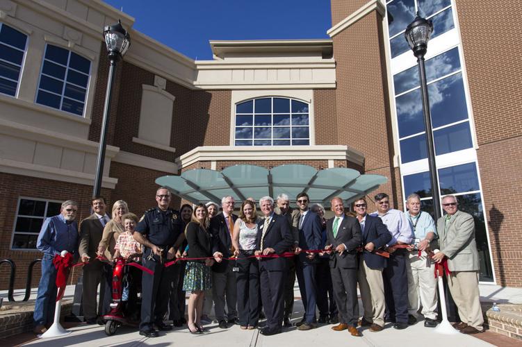 Lilburn leaders celebrate new City Hall, library opening
