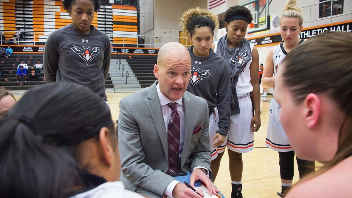 South Gwinnett Grad Dan Davis Accepts Head Women S Basketball Coaching Job At Grace College College Gwinnettdailypost Com