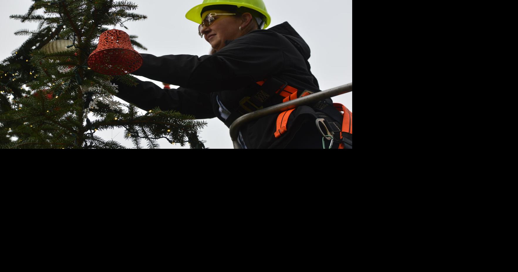 PHOTOS Preparations for the lighting of County's Christmas