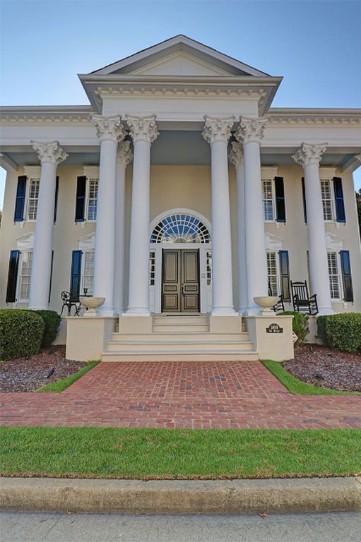 ON THE MARKET Replica of Tennessee's 'Rattle and Snap' Plantation in