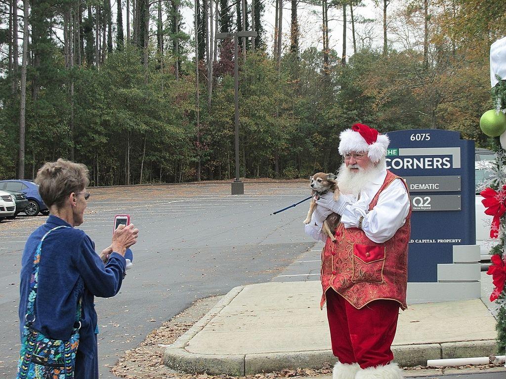 santa draws attendees to peachtree corners holiday event peachtree corners gwinnettdailypost com