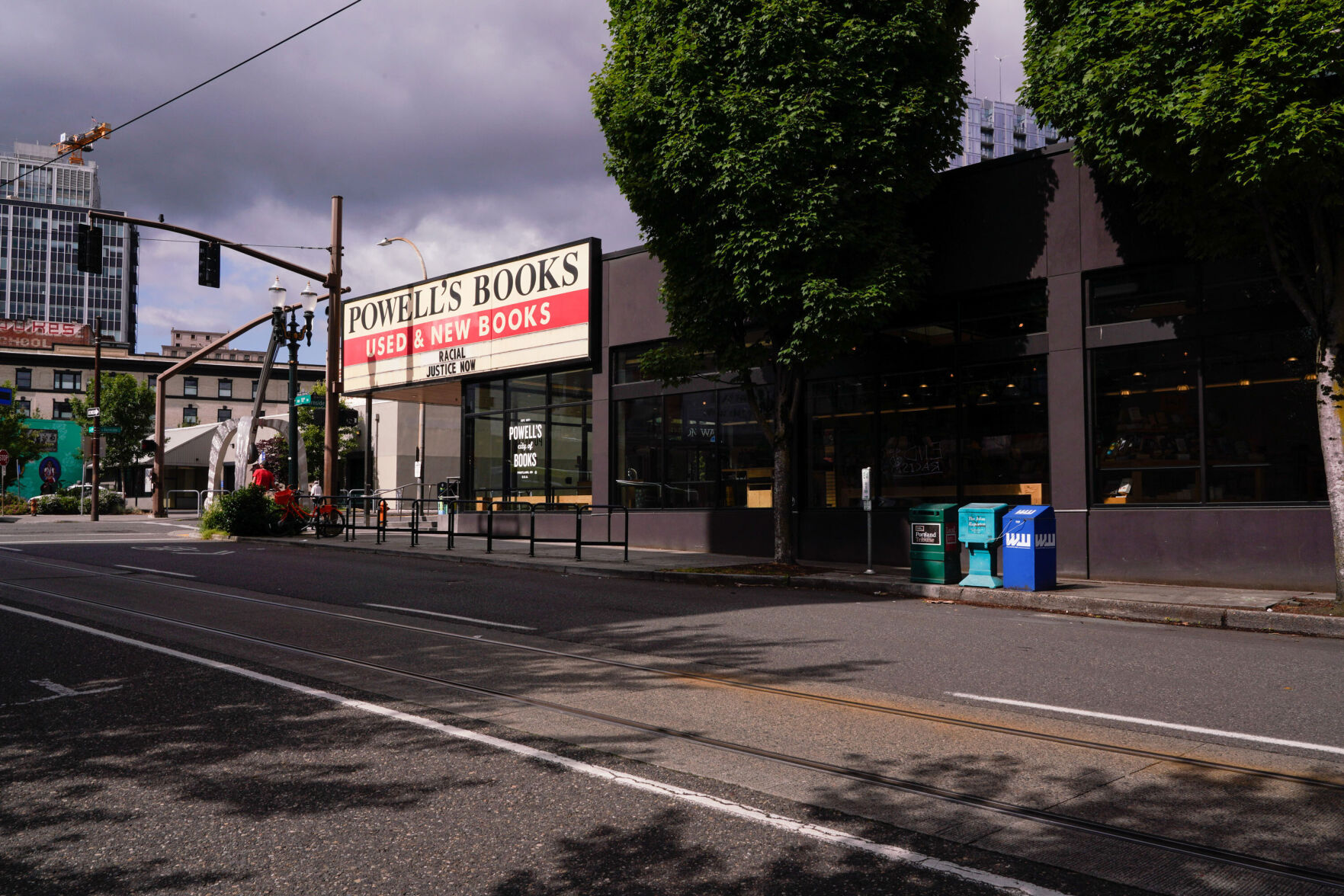 Powell's Books Perfume 2025