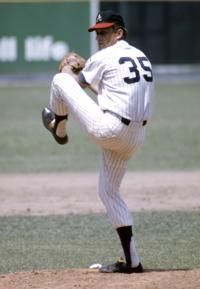 Pitcher Phil Niekro #35 of the Atlanta Braves pitches during an Major  League Baseball game circa 1974 at Atlant…