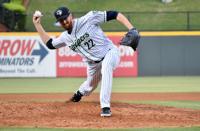 Brewers call up submarine pitcher Ben Rowen