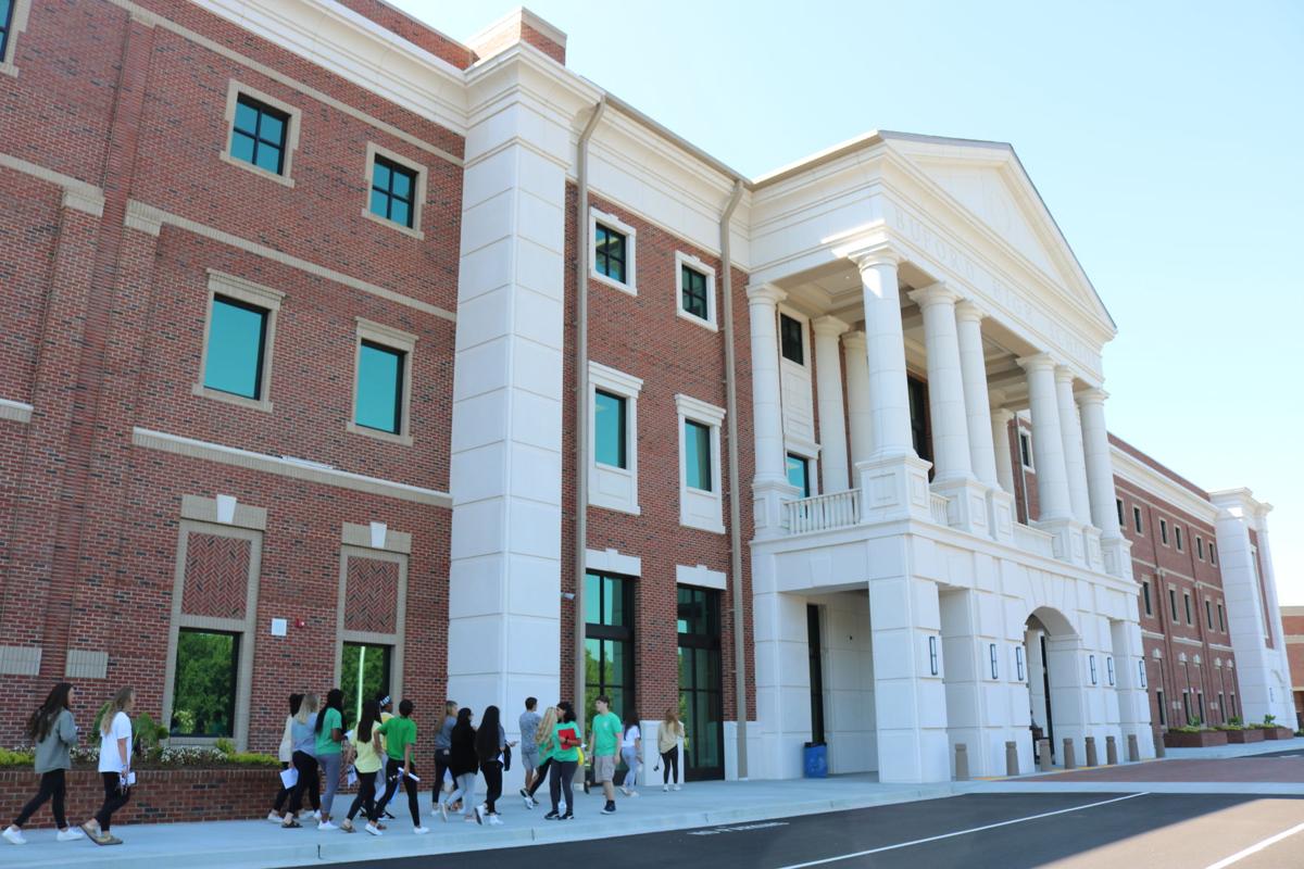 PHOTOS Buford High School students tour new high school Multimedia
